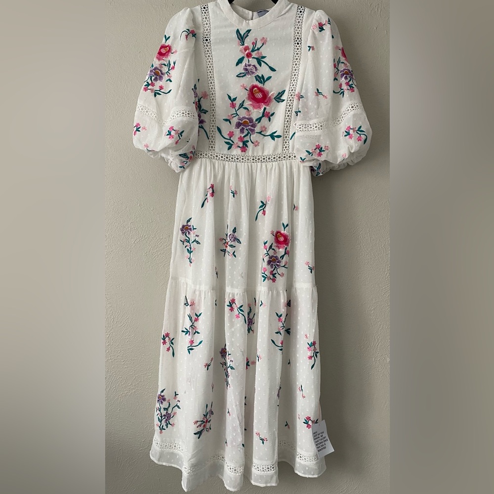 ASOS high neck textured embroidered midi dress in white. New without tag- Size 4 - Picture 3 of 3
